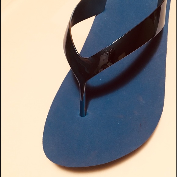 💙BLUE METALLIC FLIP FLOPS💙 NWOT - Picture 2 of 7